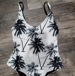 Women's PatPat Brand One Piece Swim Suit, size small